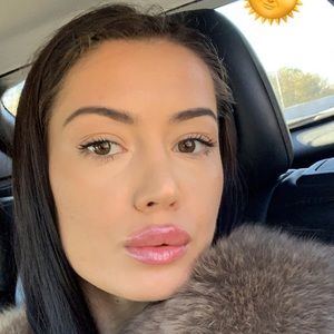 Meet your Posher, Roxana